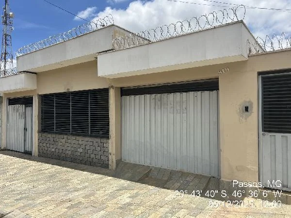 Casa - 3 Quartos - Passos - Ocupado — foto 2