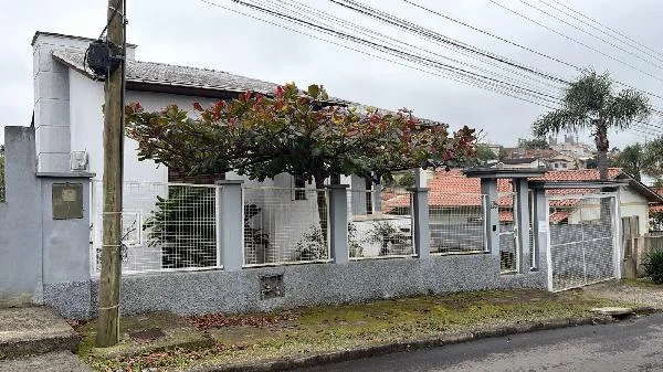 Casa - 3 Quartos - Criciúma — foto 2