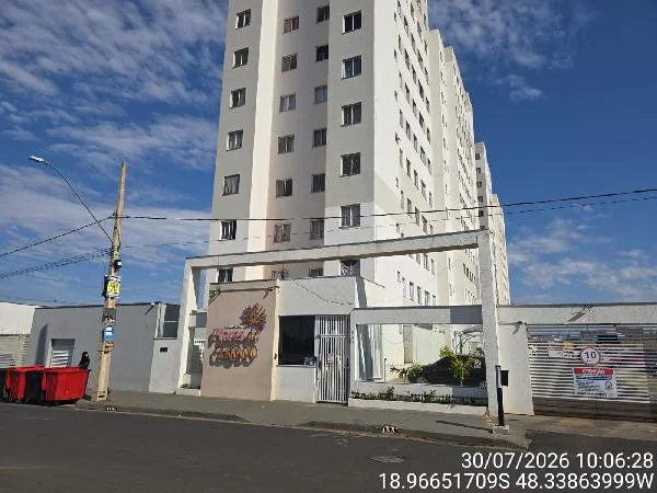 Apartamento - 2 Quartos - Uberlândia - Ocupado — foto 2