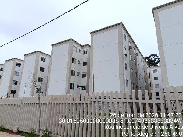 Apartamento - 2 Quartos - Porto Alegre - Ocupado — foto 2