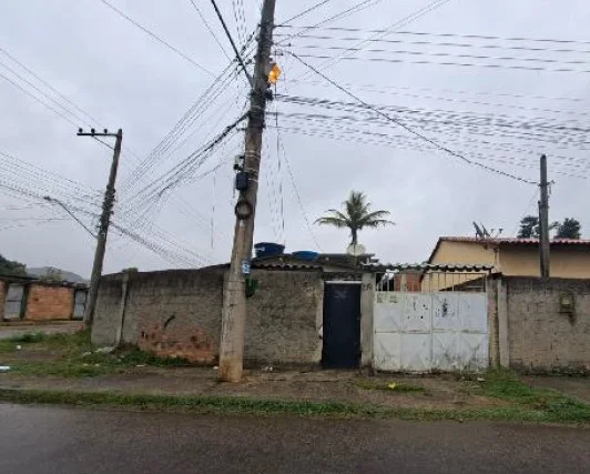 Casa - Queimados - Ocupado — foto 2