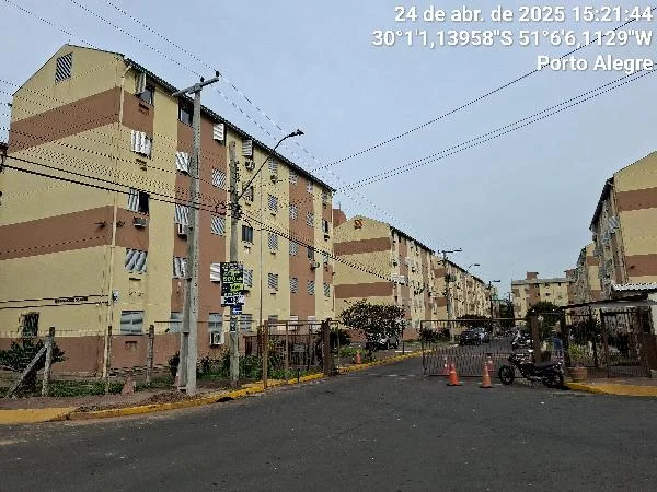 Apartamento - 2 Quartos - Porto Alegre - Ocupado — foto 2