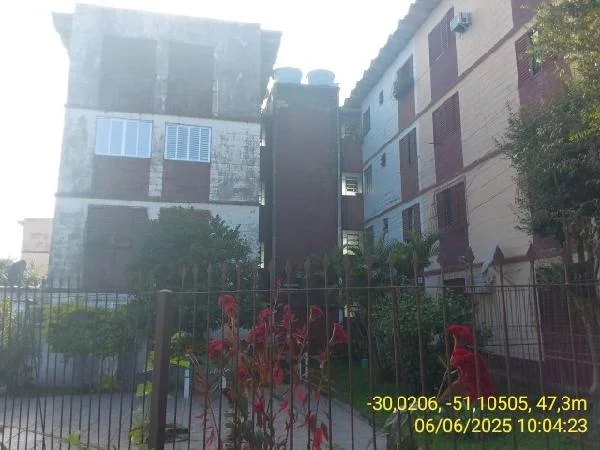 Apartamento - 2 Quartos - Porto Alegre - Ocupado — foto 2