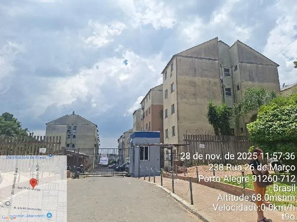 Apartamento - 2 Quartos - Porto Alegre - Ocupado — foto 2