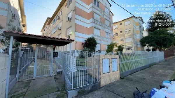 Apartamento - 1 Quartos - Porto Alegre - Ocupado — foto 2