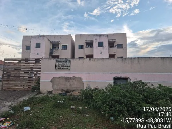 Apartamento - 2 Quartos - Aguas Lindas de Goias - Ocupado — foto 2