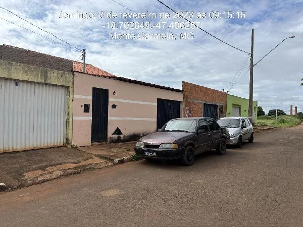Casa - 2 Quartos - Monte Carmelo - Ocupado — foto 2