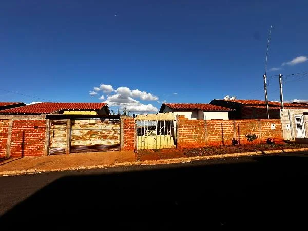 Casa - 2 Quartos - Centenario do Sul - Ocupado — foto 2
