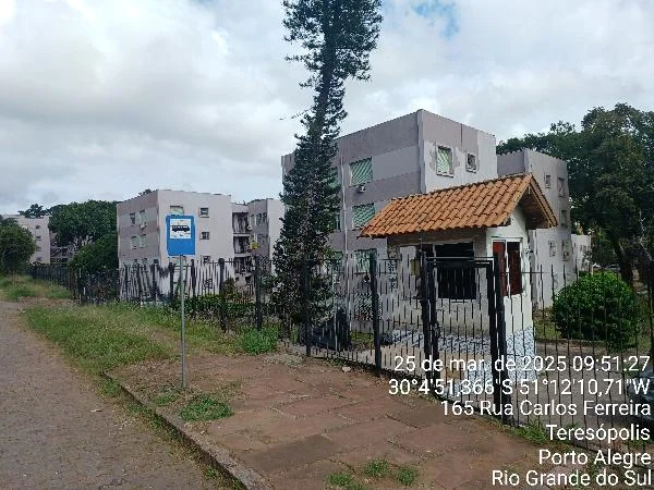 Apartamento - 2 Quartos - Porto Alegre - Desocupado — foto 2