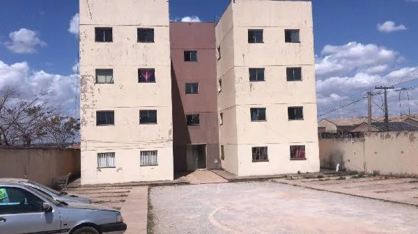 Apartamento - 2 Quartos - Aguas Lindas de Goias - Ocupado — foto 2