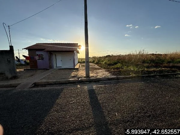 Casa - 3 Quartos - Água Branca - Desocupado — foto 2