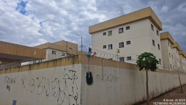 Apartamento - 2 Quartos - Aguas Lindas de Goias - Ocupado — foto 2
