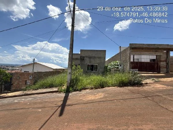 Terreno - 2 Quartos - Patos de Minas - Desocupado — foto 2