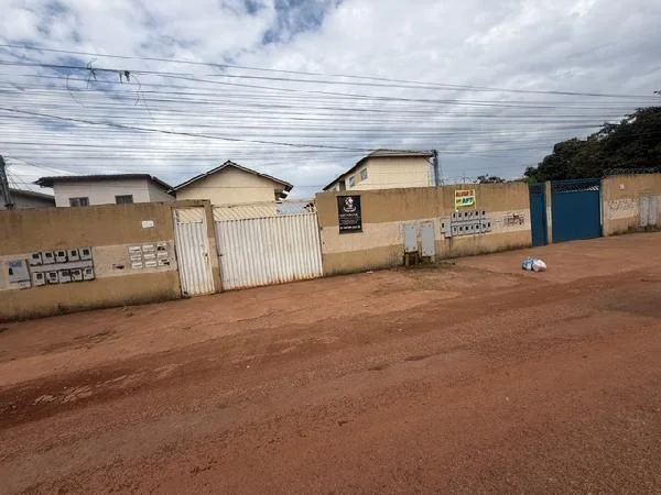 Apartamento - 2 Quartos - Aguas Lindas de Goias - Ocupado — foto 2