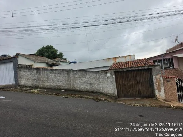 Casa - 3 Quartos - Tres Coracoes - Desocupado — foto 2