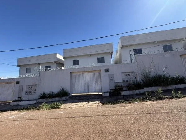 Apartamento - 2 Quartos - Aguas Lindas de Goias - Ocupado — foto 2