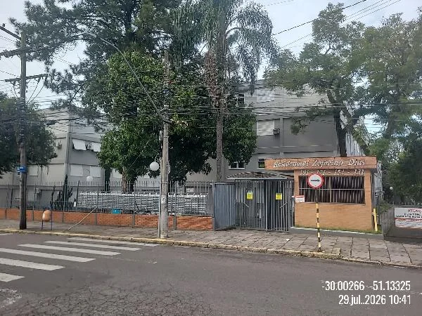 Apartamento - 2 Quartos - Porto Alegre - Ocupado — foto 2