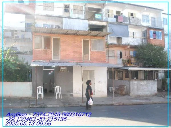 Apartamento - 2 Quartos - Porto Alegre - Ocupado — foto 2