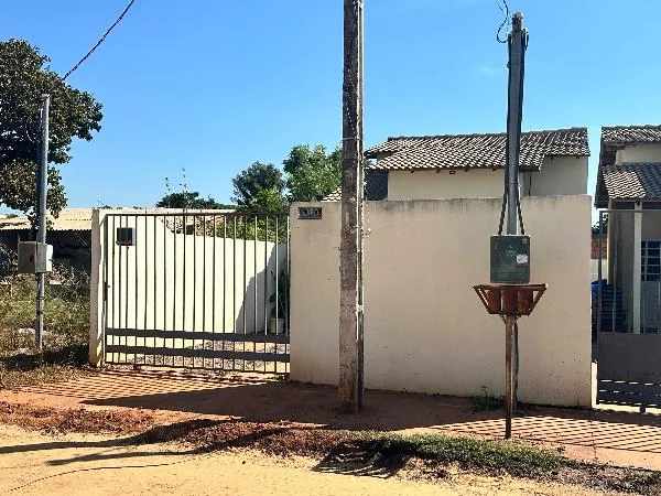 Casa - 2 Quartos - Varzea Grande - Ocupado — foto 2