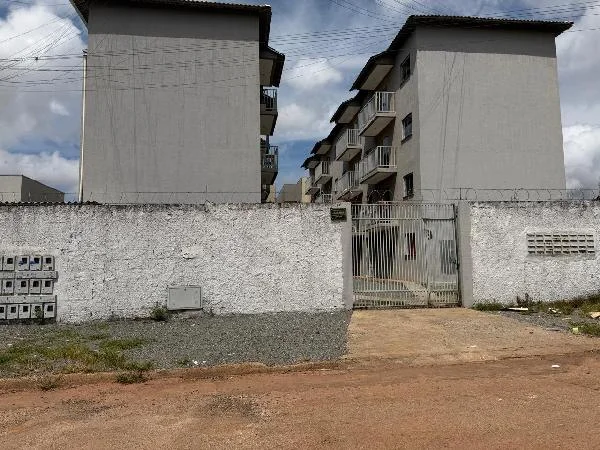 Apartamento - 2 Quartos - Aguas Lindas de Goias - Desocupado — foto 2