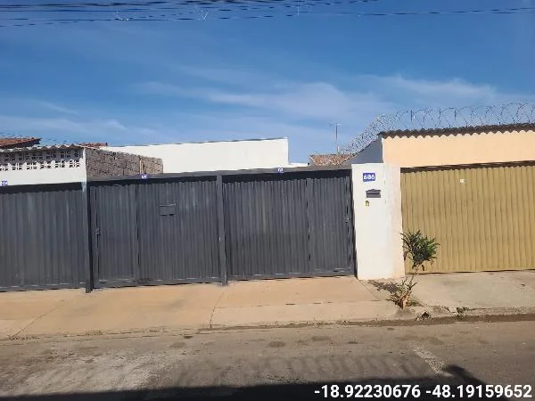 Casa - 2 Quartos - Uberlandia - Ocupado — foto 2