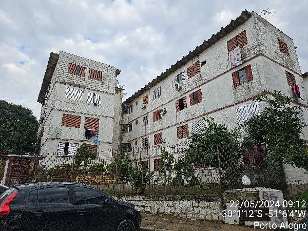 Apartamento - 2 Quartos - Porto Alegre - Ocupado — foto 2