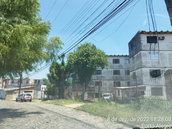 Apartamento - 2 Quartos - Porto Alegre - Ocupado — foto 2