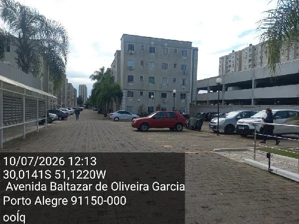 Apartamento - 2 Quartos - Porto Alegre - Ocupado — foto 2