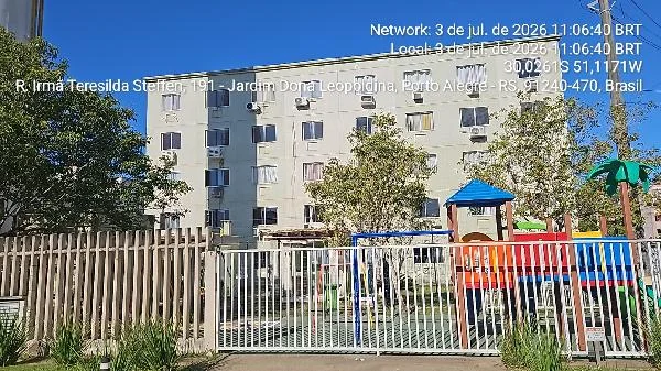 Apartamento - 2 Quartos - Porto Alegre - Ocupado — foto 2