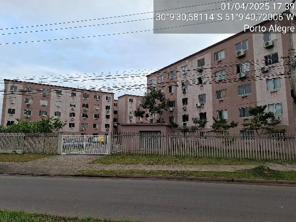 Apartamento - 2 Quartos - Porto Alegre - Ocupado — foto 2