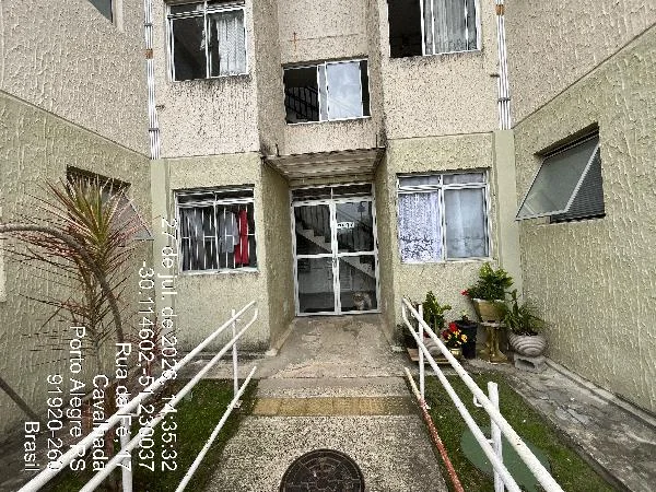 Apartamento - 2 Quartos - Porto Alegre - Ocupado — foto 2
