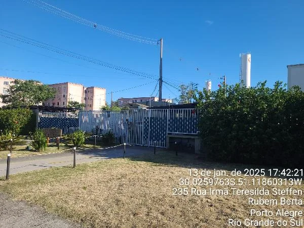 Apartamento - 2 Quartos - Porto Alegre - Ocupado — foto 2