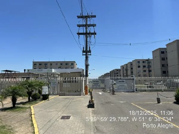 Apartamento - 2 Quartos - Porto Alegre - Ocupado — foto 2