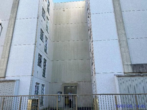 Apartamento - 2 Quartos - Porto Alegre - Ocupado — foto 2