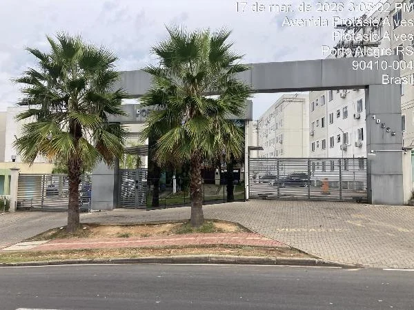Apartamento - 2 Quartos - Porto Alegre - Ocupado — foto 2