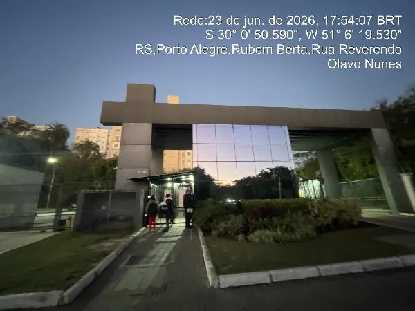Apartamento - 2 Quartos - Porto Alegre - Ocupado — foto 2