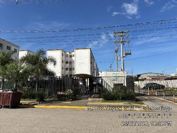 Apartamento - 2 Quartos - Porto Alegre - Ocupado — foto 2