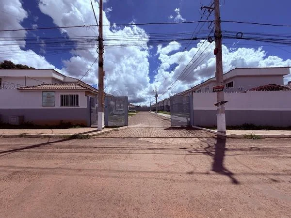 Apartamento - 2 Quartos - Valparaiso de Goias - Ocupado — foto 2