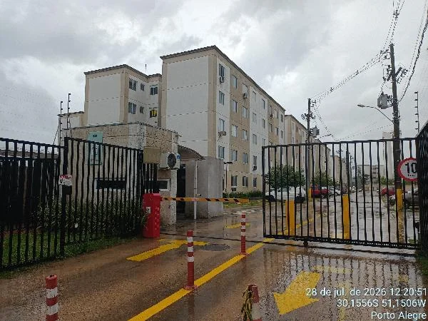 Apartamento - 2 Quartos - Porto Alegre - Ocupado — foto 2