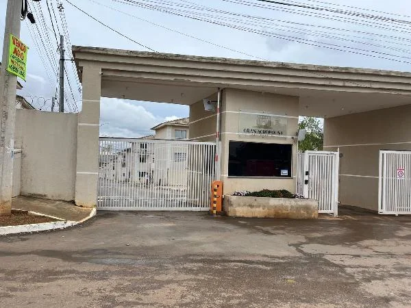 Apartamento - 2 Quartos - Luziania - Ocupado — foto 2
