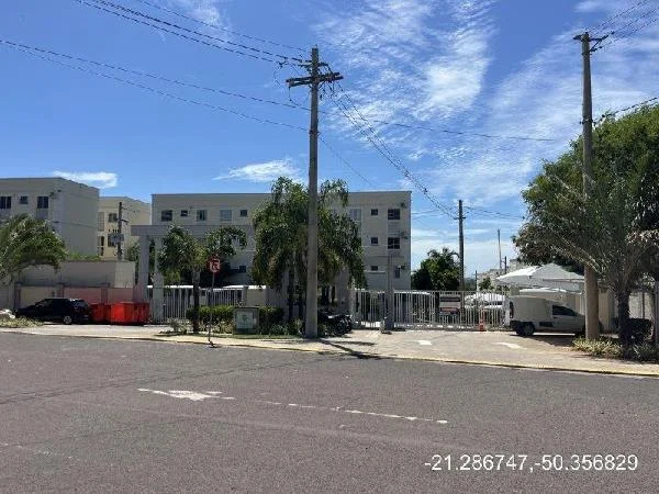 Apartamento - 2 Quartos - Birigui - Ocupado — foto 2