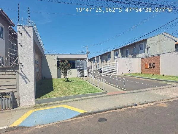 Apartamento - 2 Quartos - Uberaba - Ocupado — foto 2
