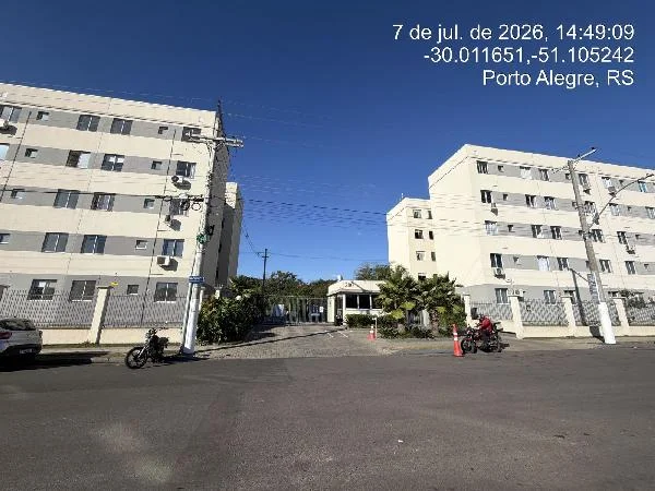 Apartamento - 2 Quartos - Porto Alegre - Ocupado — foto 2