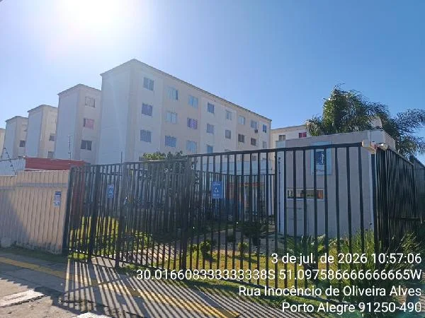 Apartamento - 2 Quartos - Porto Alegre - Ocupado — foto 2