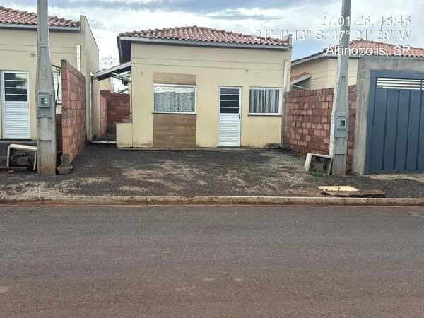 Casa - 2 Quartos - Altinopolis - Ocupado — foto 2