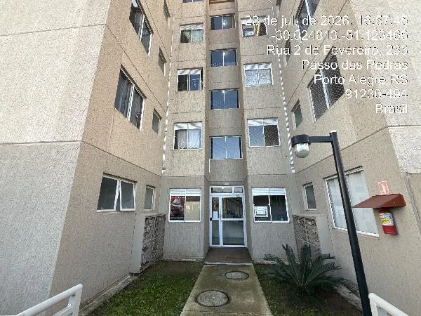 Apartamento - 2 Quartos - Porto Alegre - Ocupado — foto 2