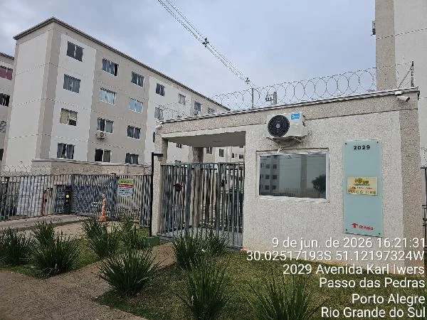 Apartamento - 2 Quartos - Porto Alegre - Ocupado — foto 2