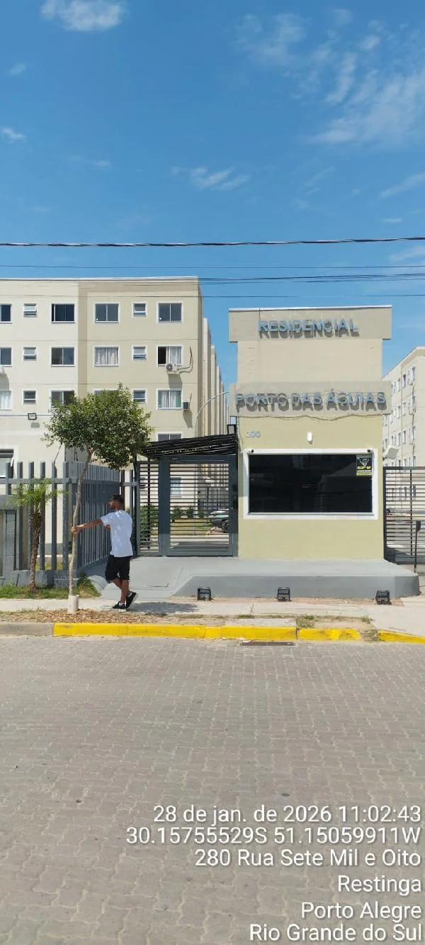 Apartamento - 2 Quartos - Porto Alegre - Desocupado — foto 2