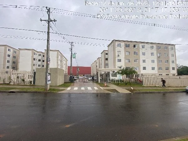 Apartamento - 2 Quartos - Porto Alegre - Desocupado — foto 2