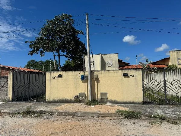 Casa - 2 Quartos - Horizonte - Desocupado